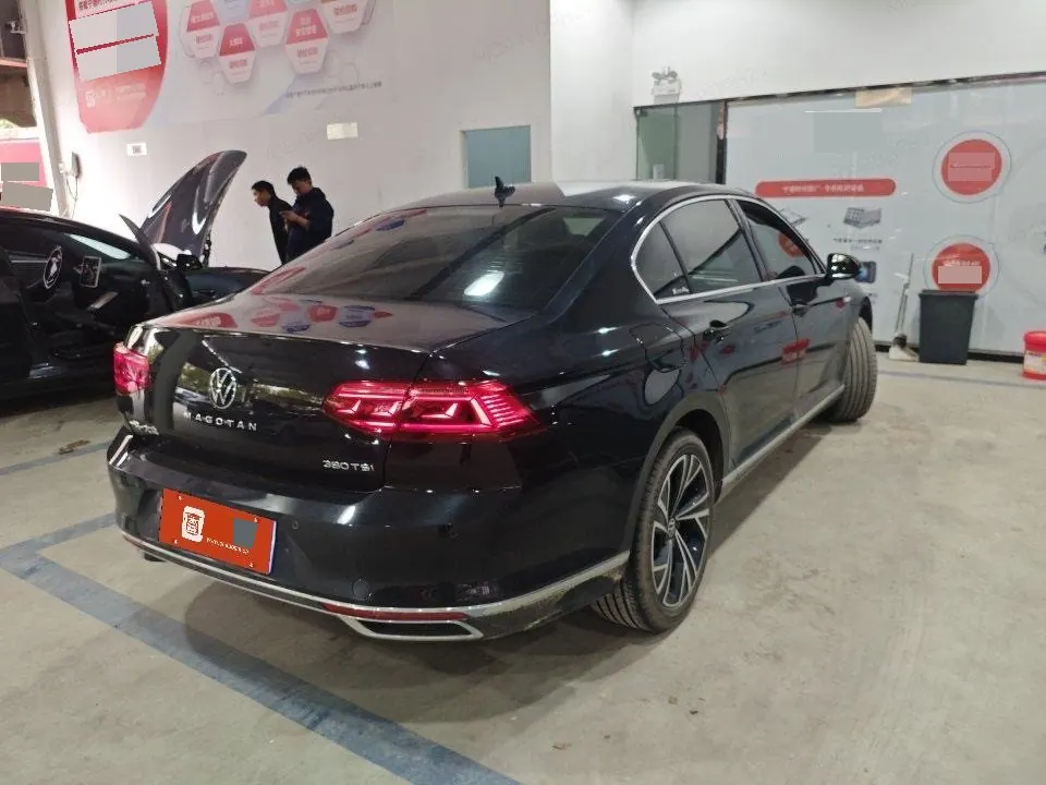 Volkswagen 2020 Magotan 2.0TSI 330TSI luxury automatic transmission 4