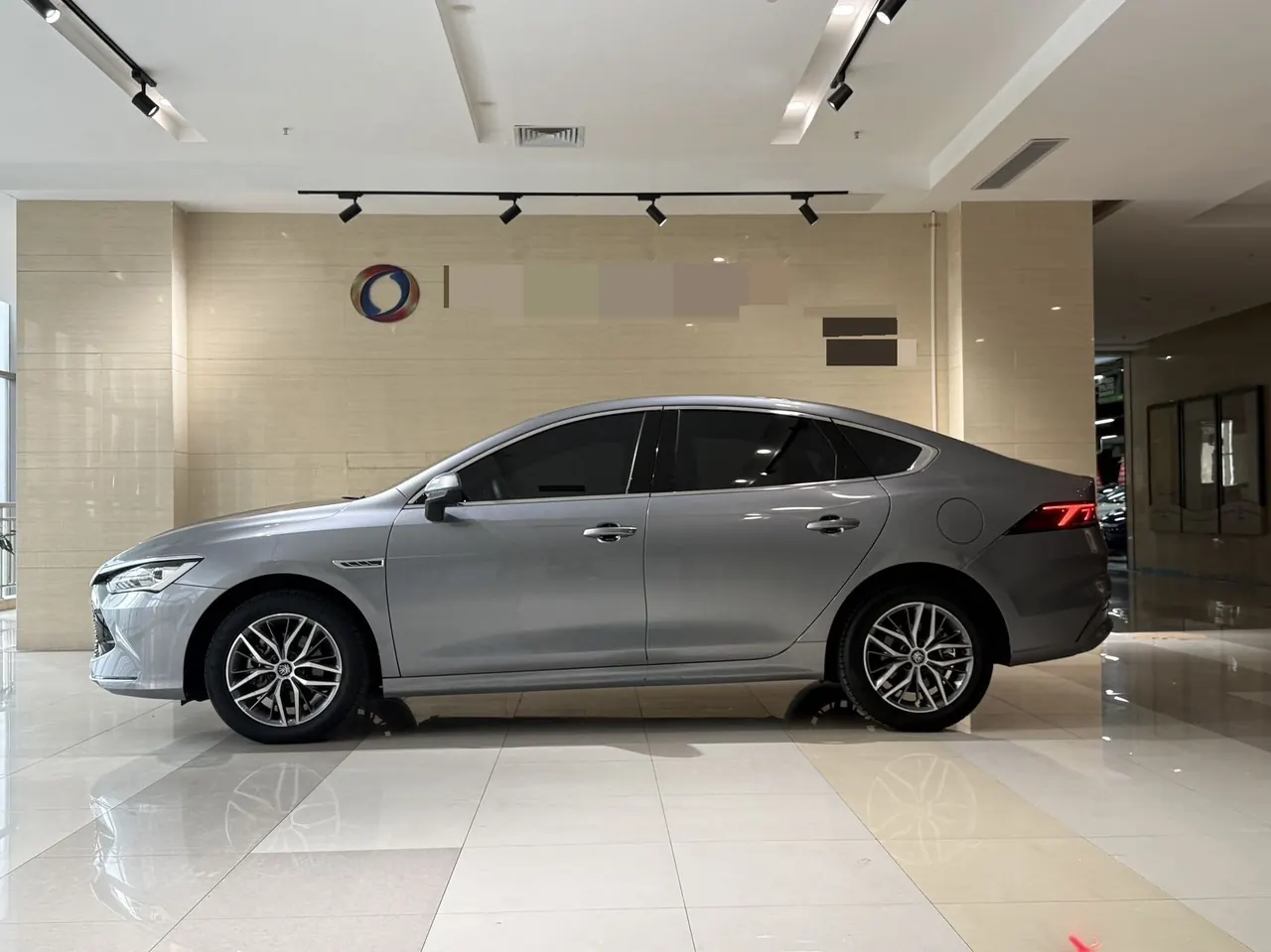 BYD 2023 Qin PLUS DM-i 1.5 stepless champion version leading 120KM automatic gear 2