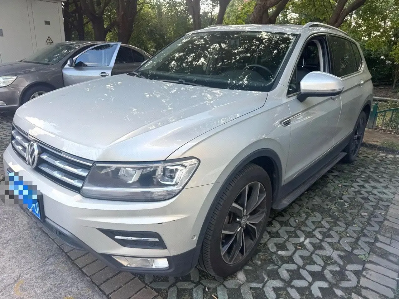 Volkswagen 2020 Tiguan L 2.0TSI 330TSI Two-Drive Smart Deluxe Automatic Gear - View 1