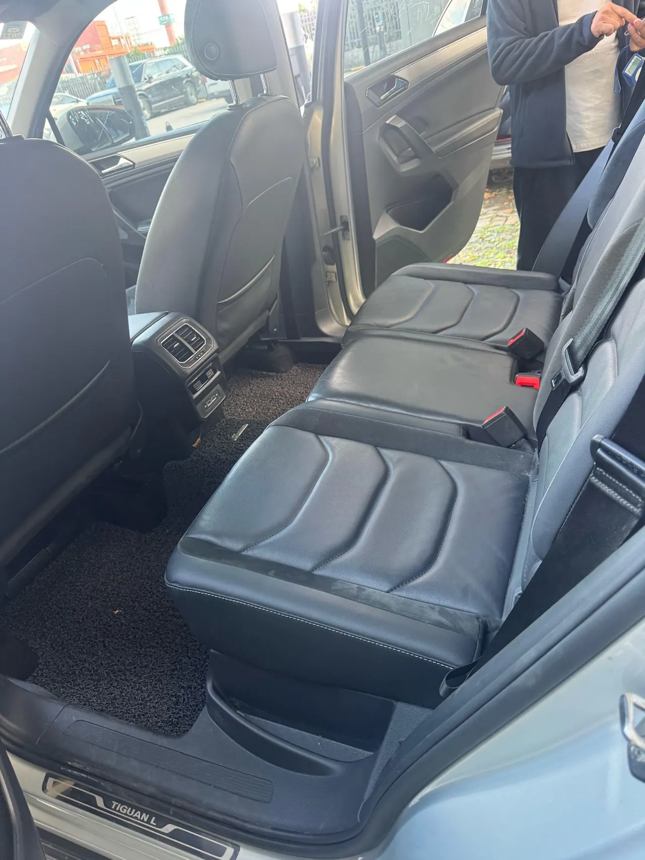 Volkswagen 2020 Tiguan L 2.0TSI 330TSI Two-Drive Smart Deluxe Automatic Gear 3