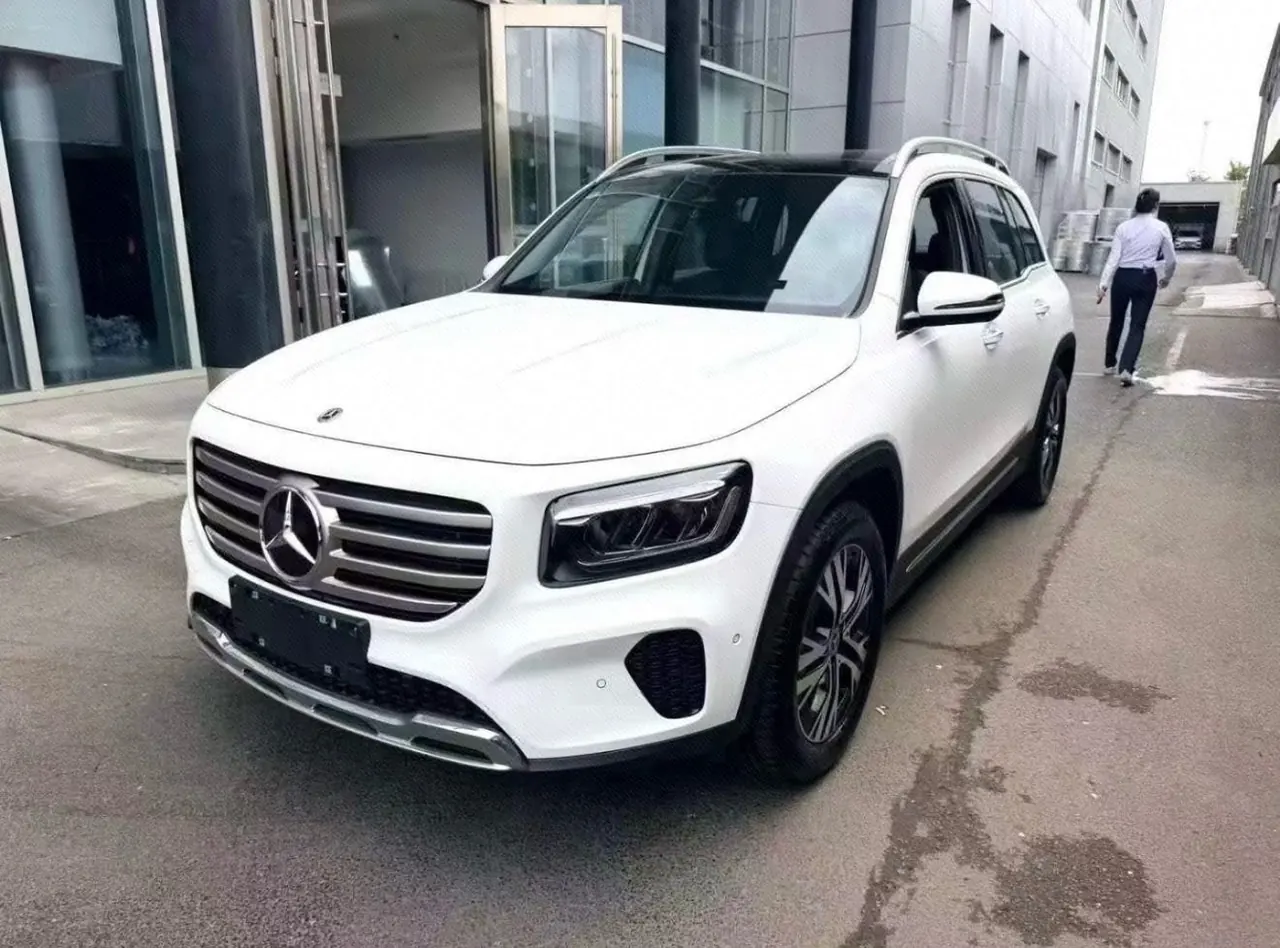 Mercedes Benz 2025 GLB 220 48V 2.0T Sporty Model Automatic - View 1