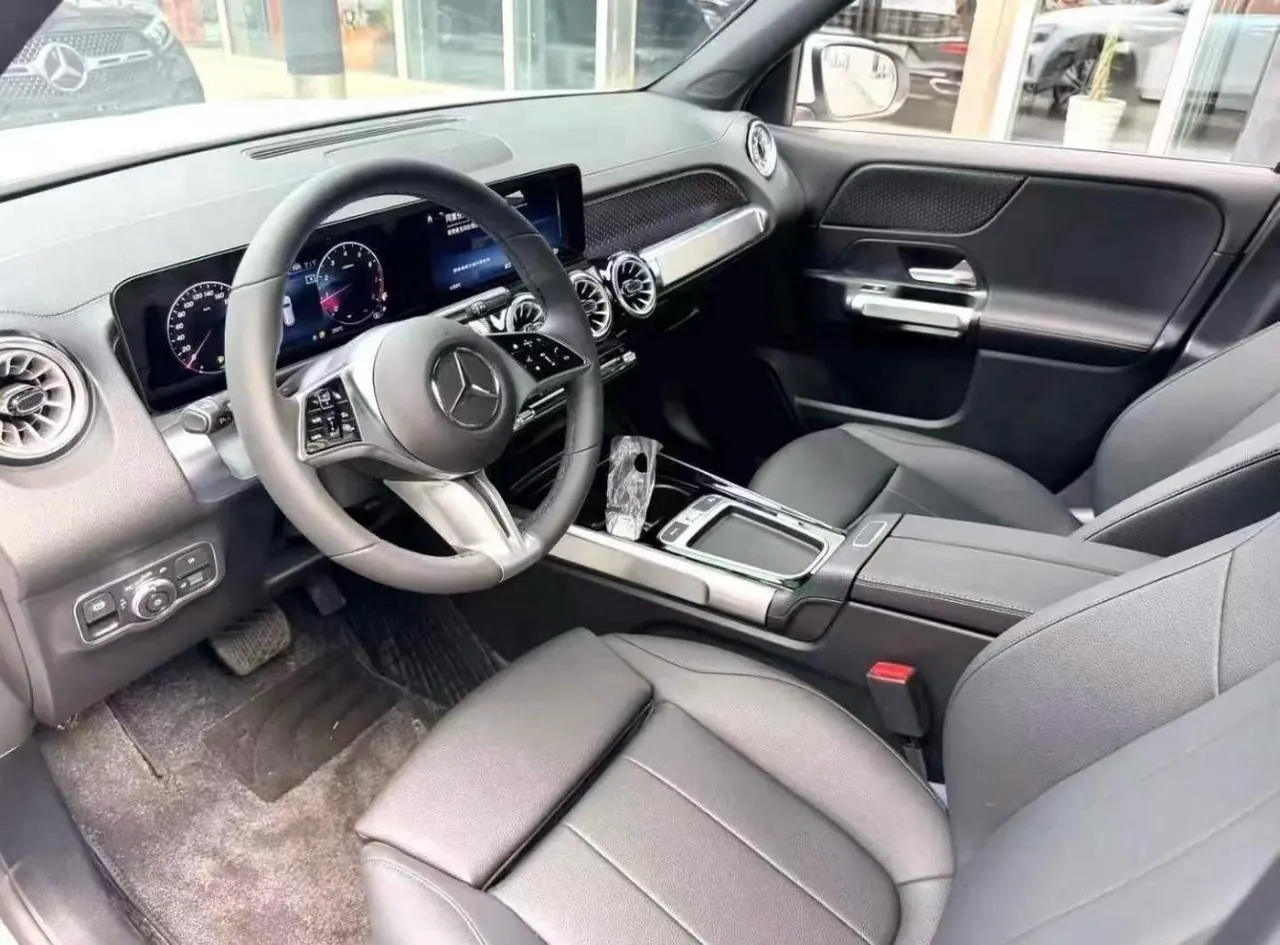 Mercedes Benz 2025 GLB 220 48V 2.0T Sporty Model Automatic 3