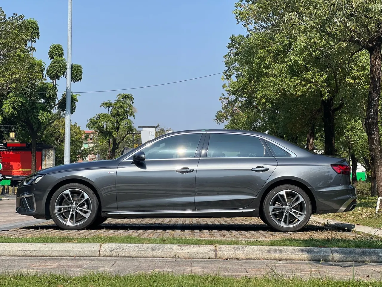Audi 2020 A4L 2.0TFSI 40TFSI Fashion Dynamic Automatic 3