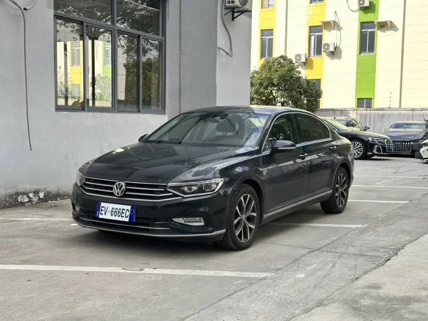 Volkswagen 2020 Magotan 2.0TSI 330TSI Leading Automatic - View 1