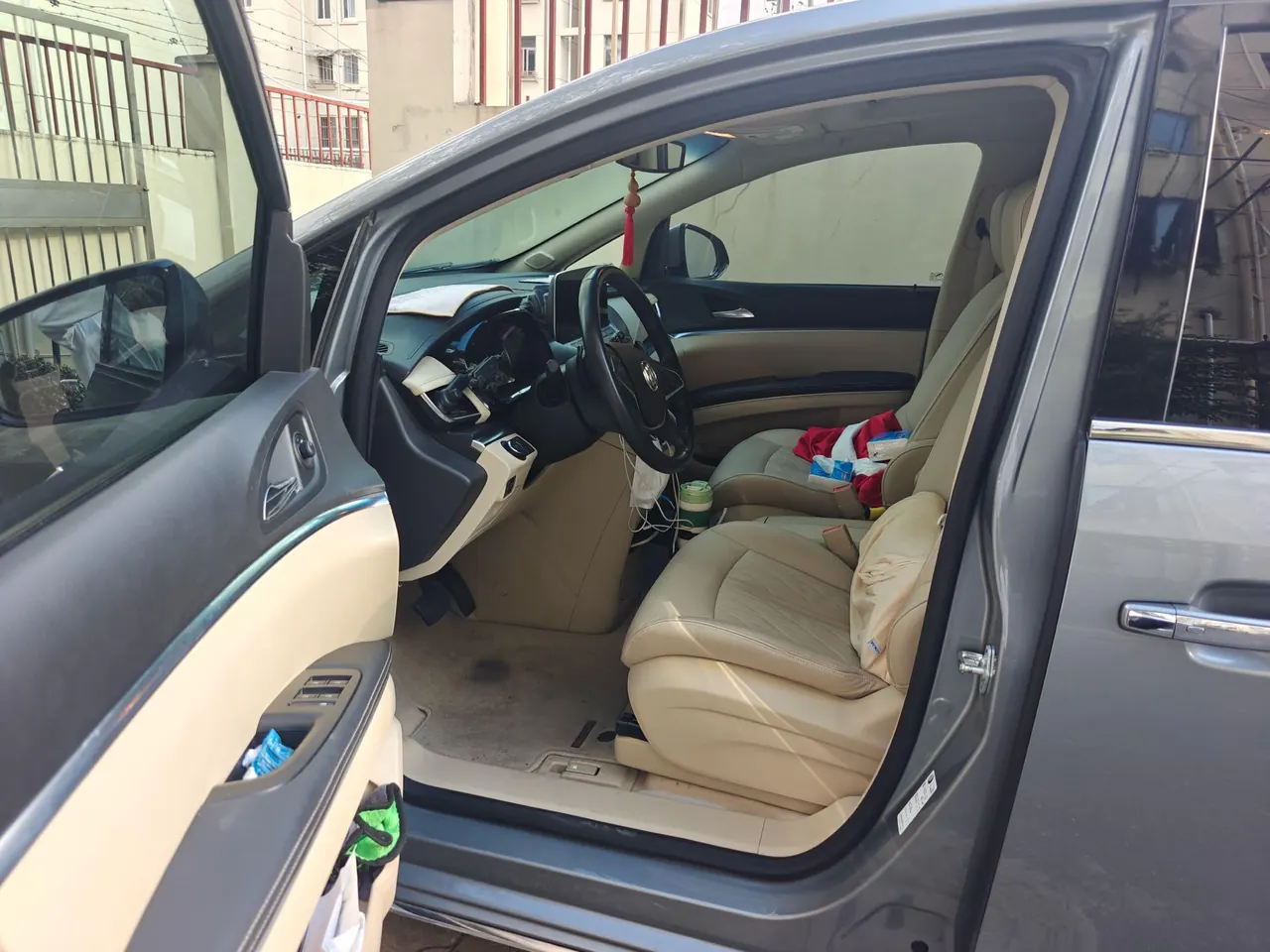 Buick 2023 GL8 Land Business Class 48V 2.0T 652T Luxury Automatic Gear 3