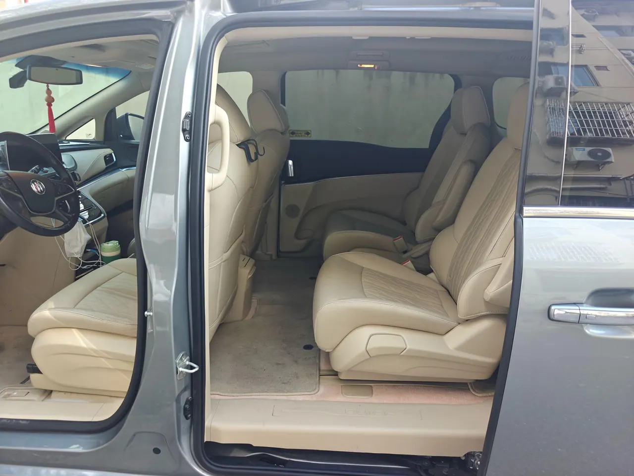 Buick 2023 GL8 Land Business Class 48V 2.0T 652T Luxury Automatic Gear 4