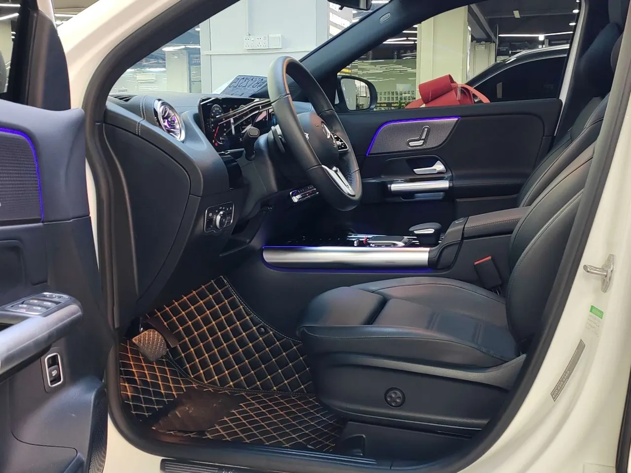 Mercedes Benz 2020 GLA 200 1.3T automatic gear 5