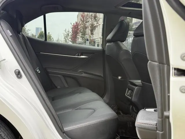 Toyota 2023 Camry 2.0G Stepless Deluxe Edition Automatic Gear 4