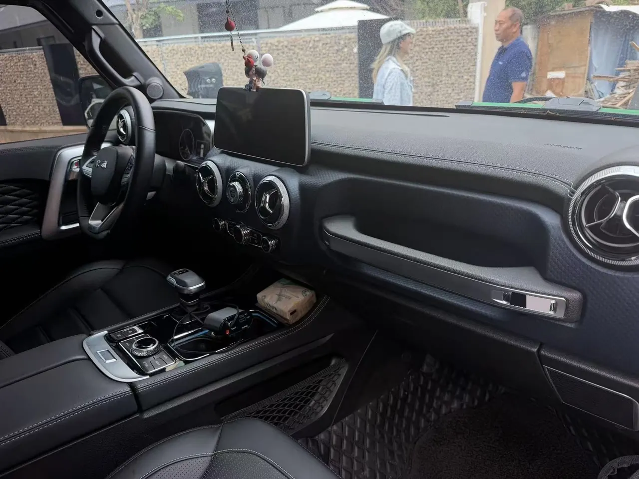 Beijing 2020 BJ40 2.0T 4-wheel drive tribute version chivalrous automatic gear 2