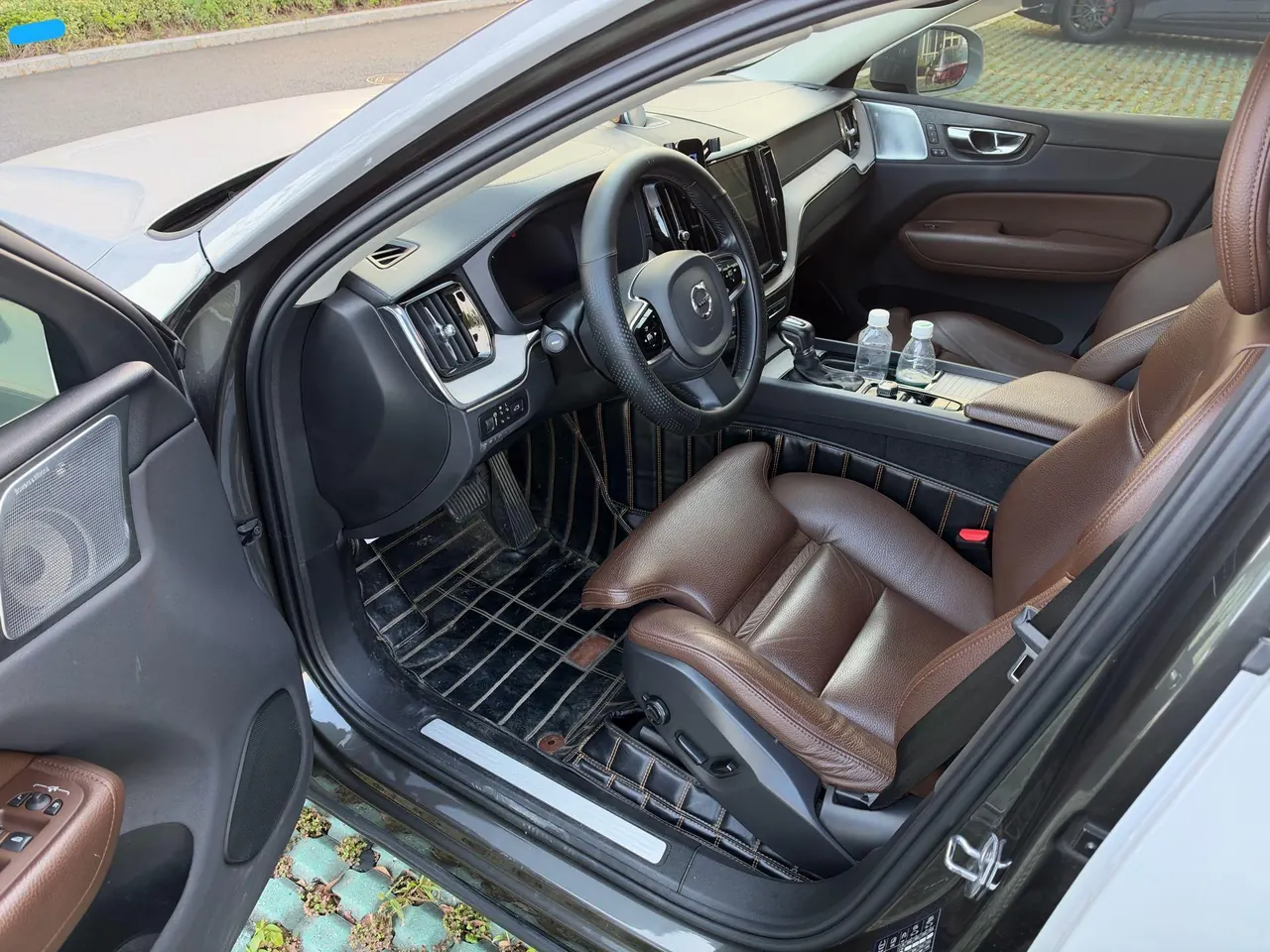 Volvo 2020 XC60 2.0T T5 4-wheel drive Zhiyuan Deluxe Edition Automatic Gear 3