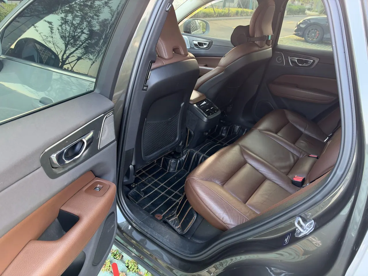 Volvo 2020 XC60 2.0T T5 4-wheel drive Zhiyuan Deluxe Edition Automatic Gear 4