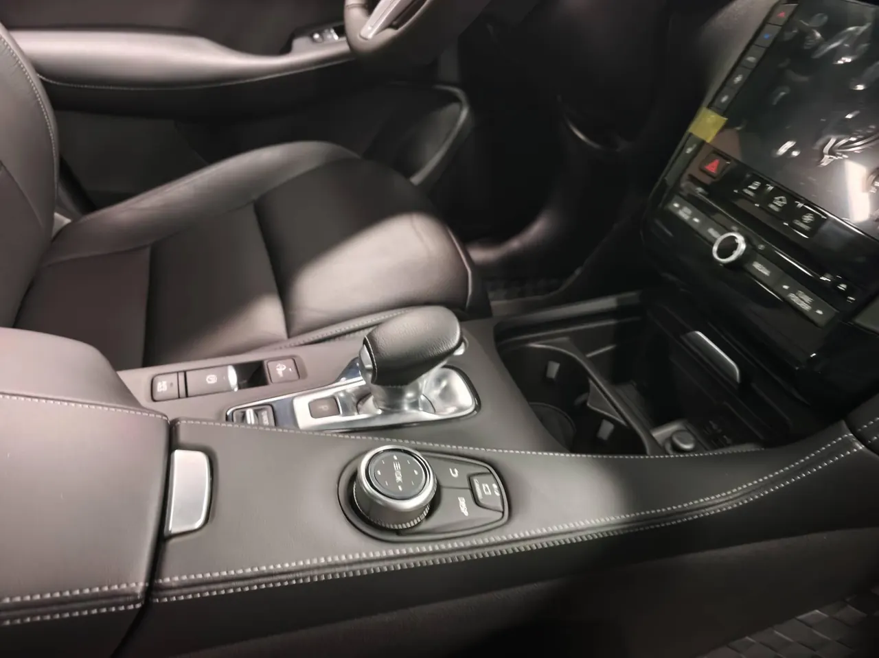Infiniti QX55 (Imported) 2022 QX55 2.0T Stepless Four-wheel Drive Yaoxiang Edition Automatic Gear 13