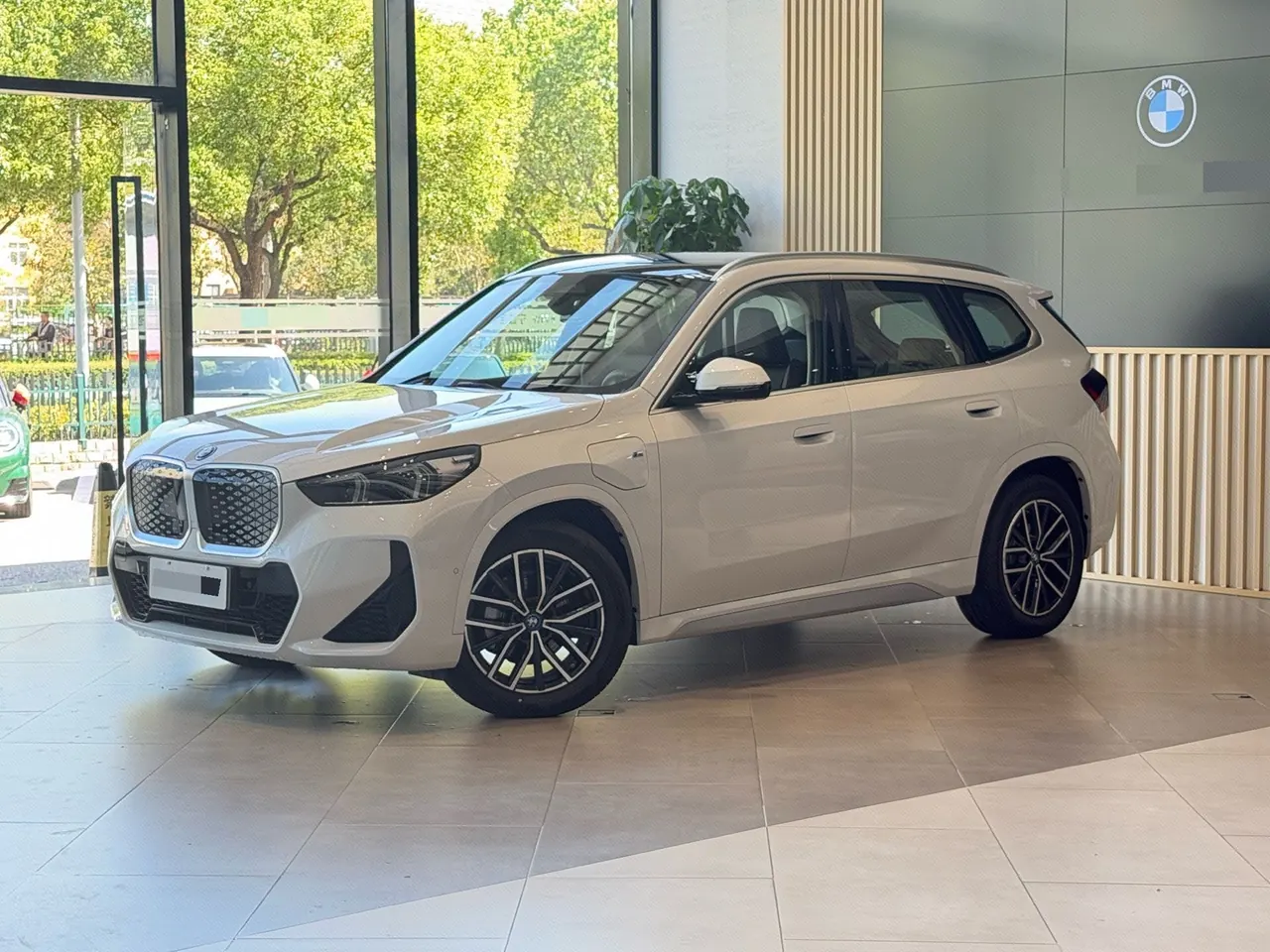BMW 2025 iX1 eDrive25L eDrive25L m sports suit automatic gear - View 1