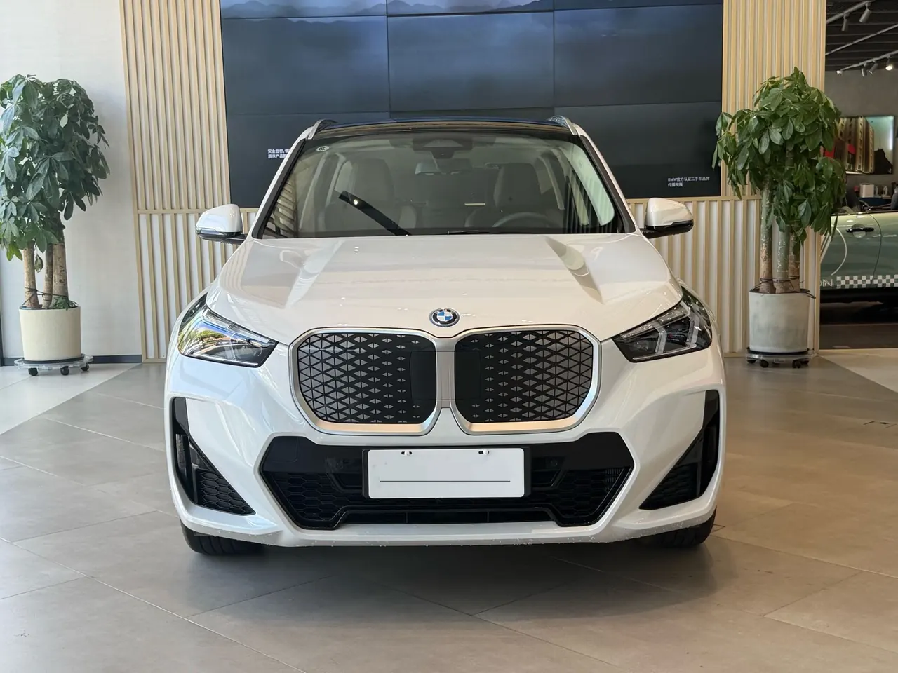 BMW 2025 iX1 eDrive25L eDrive25L m sports suit automatic gear 4