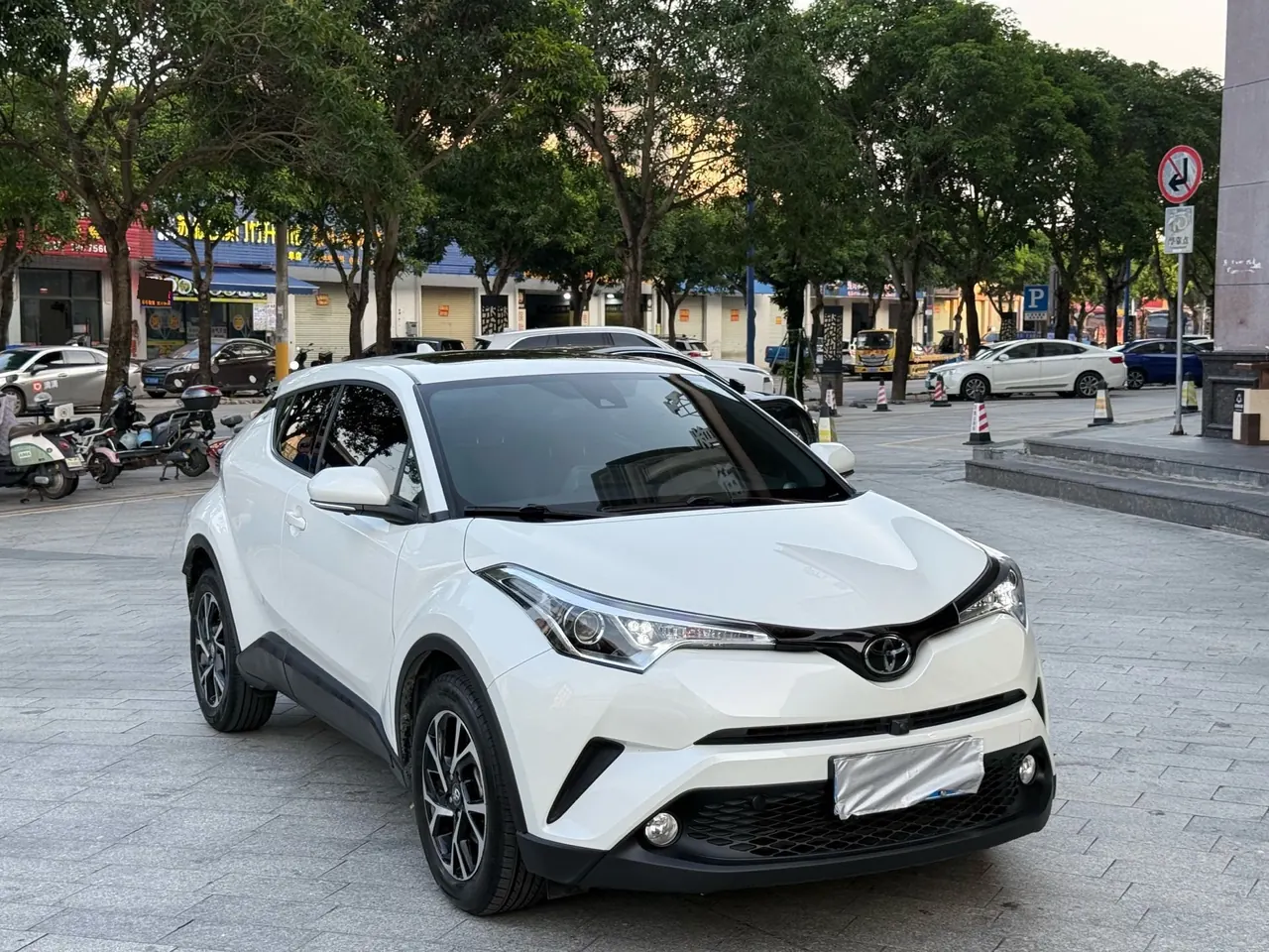 Toyota 2020 C- HR 2.0 stepless leading version of automatic gear 3