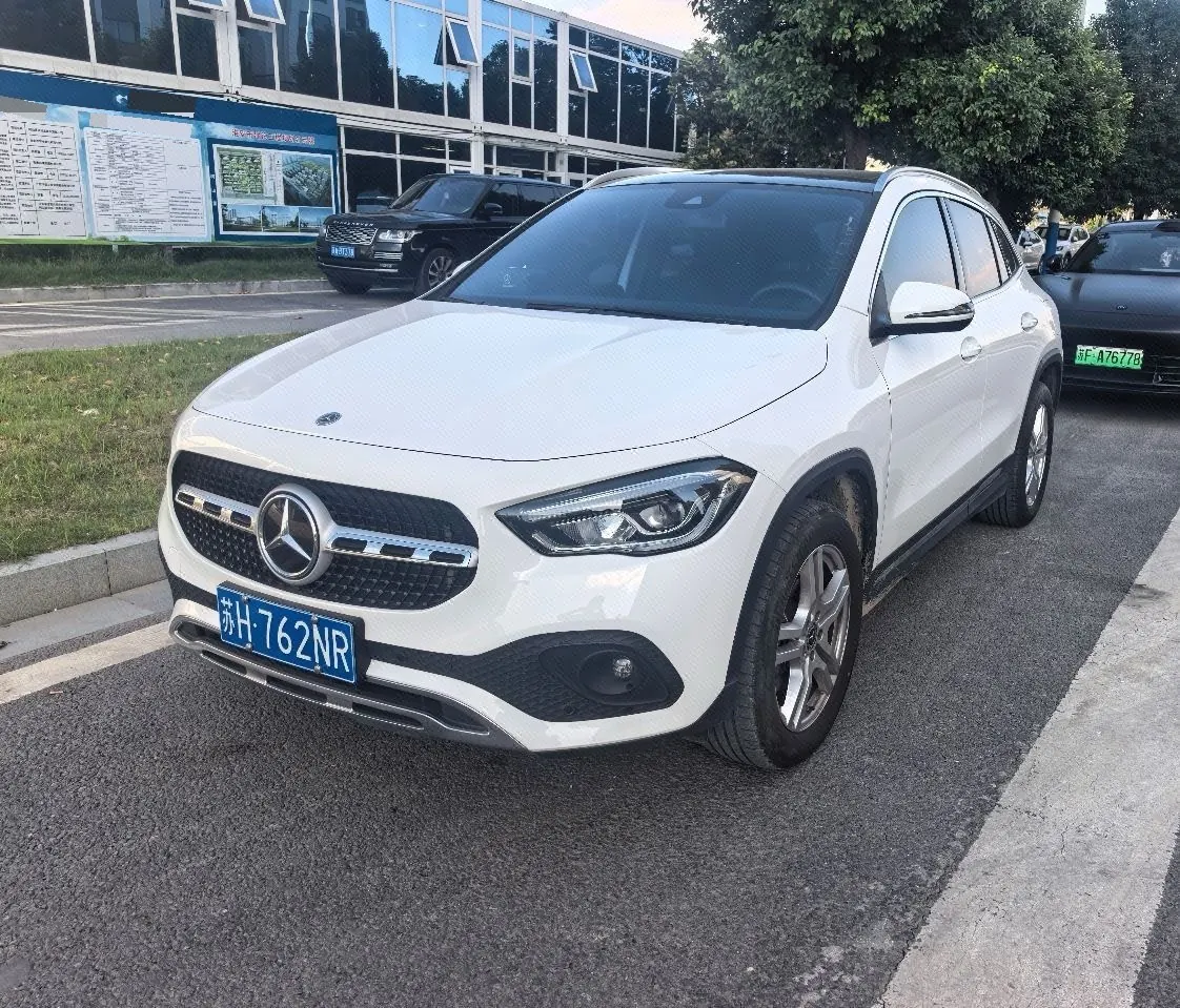 Mercedes Benz 2023 GLA 200 1.3T automatic gear - View 1