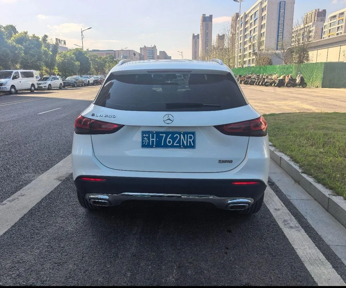 Mercedes Benz 2023 GLA 200 1.3T automatic gear 9