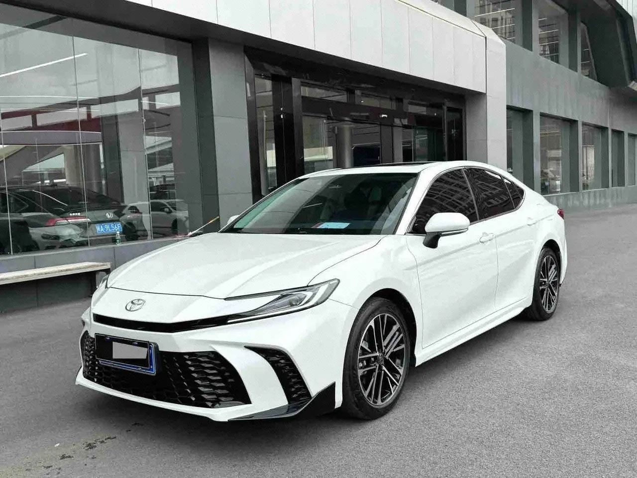 Toyota 2026 Camry Double Engine 2.0HSE Stepless Sports Lite Edition Automatic Gear - View 1
