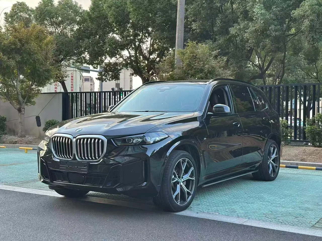 BMW 2026 X5 xDrive30Li 48V 2.0T exclusive m sports obsidian night suit automatic gear - View 1