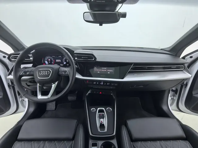 Audi 2025 A3L Limousine 1.5TFSI 35TFSI Flying Premium Automatic 2