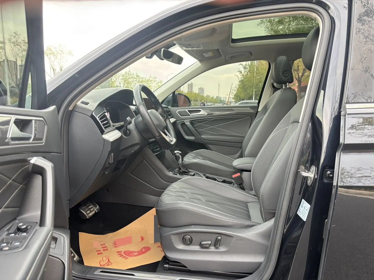 Volkswagen 2022 Tiguan L R-Line 2.0TSI 330TSI Two-Drive R-Line Overdrive Automatic Gear 4
