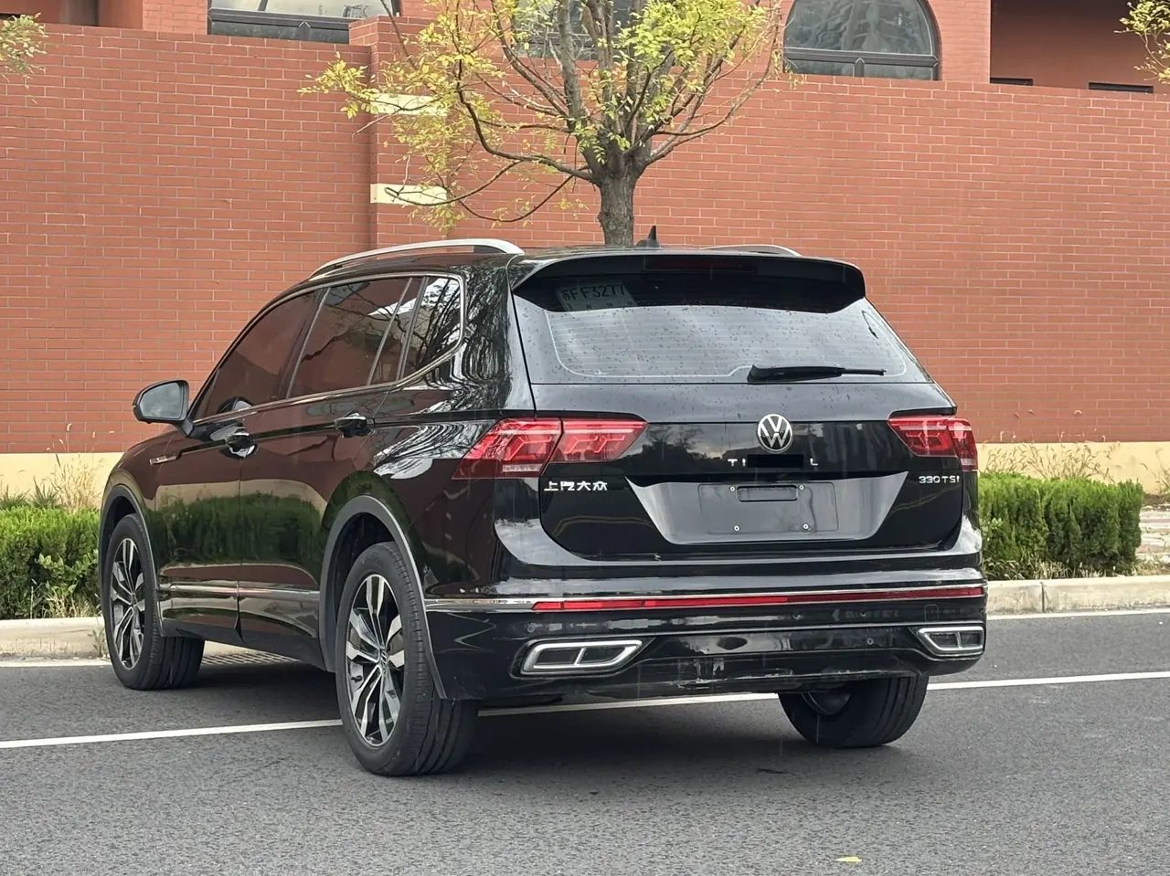 Volkswagen 2022 Tiguan L R-Line 2.0TSI 330TSI Two-Drive R-Line Overdrive Automatic Gear 8