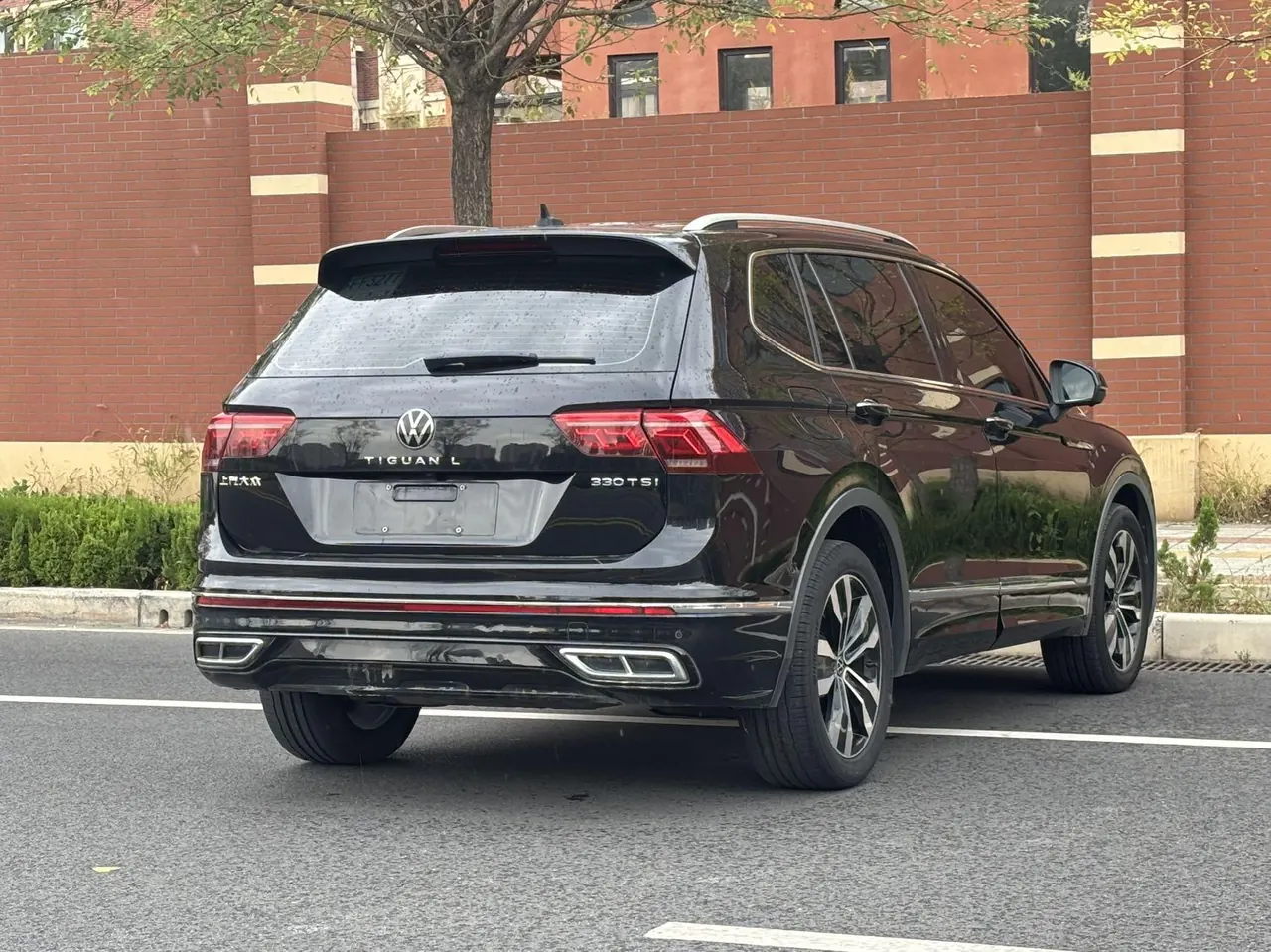 Volkswagen 2022 Tiguan L R-Line 2.0TSI 330TSI Two-Drive R-Line Overdrive Automatic Gear 9