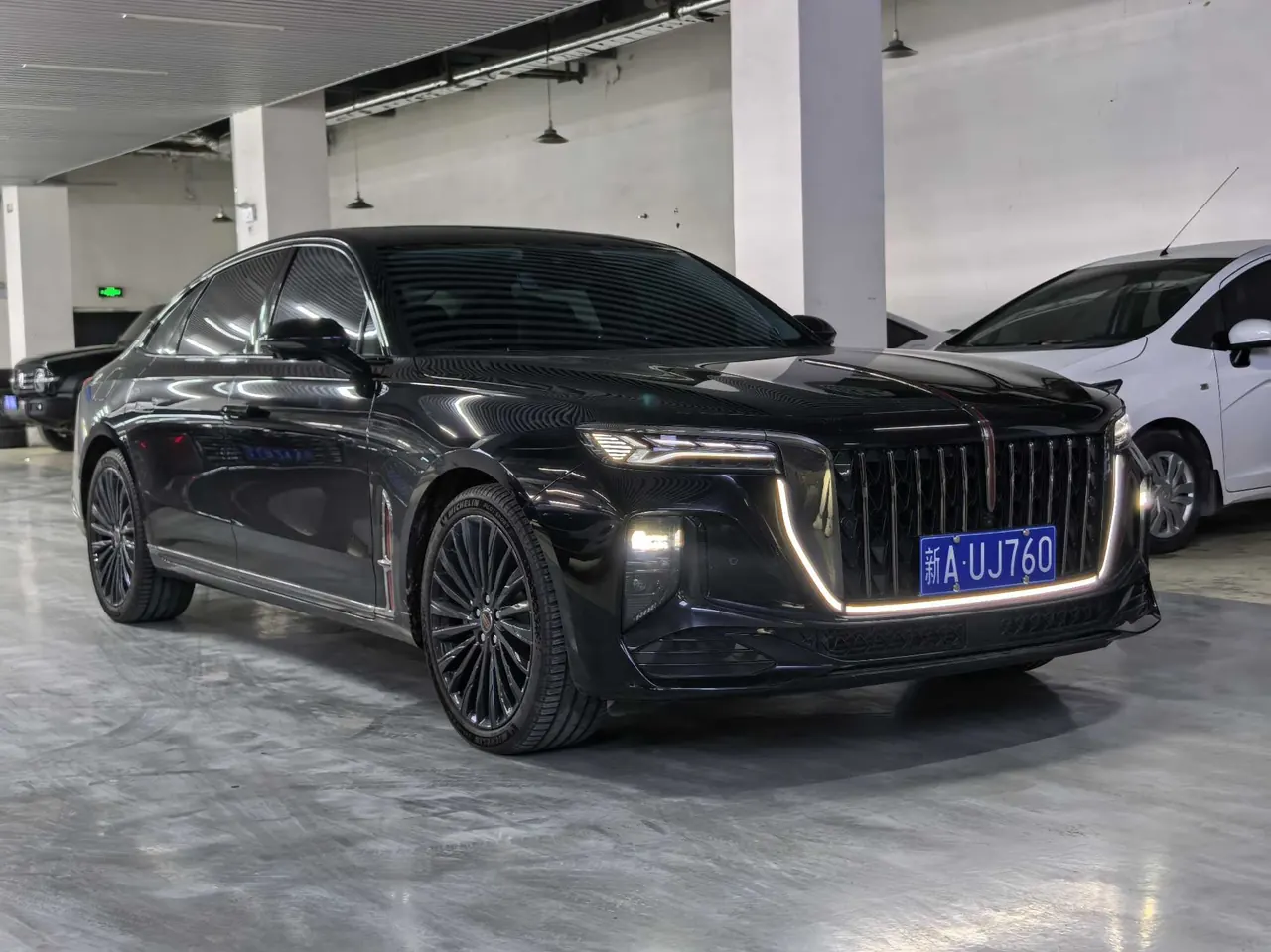HongQi 2025 H9 48V 2.0T Two-Drive Flag Enjoy Deluxe Business Edition 5-seat Automatic Gear 3