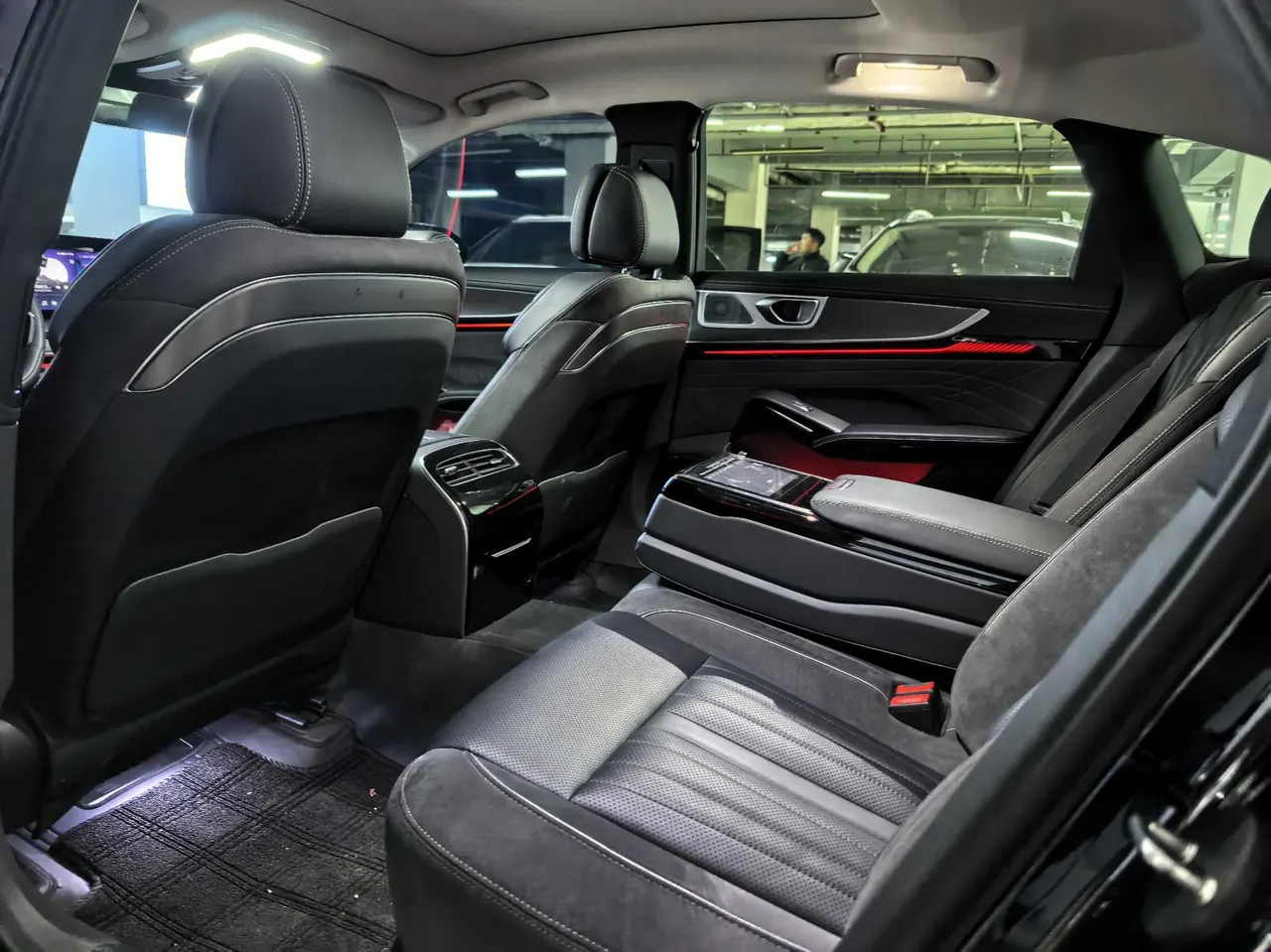 HongQi 2025 H9 48V 2.0T Two-Drive Flag Enjoy Deluxe Business Edition 5-seat Automatic Gear 6
