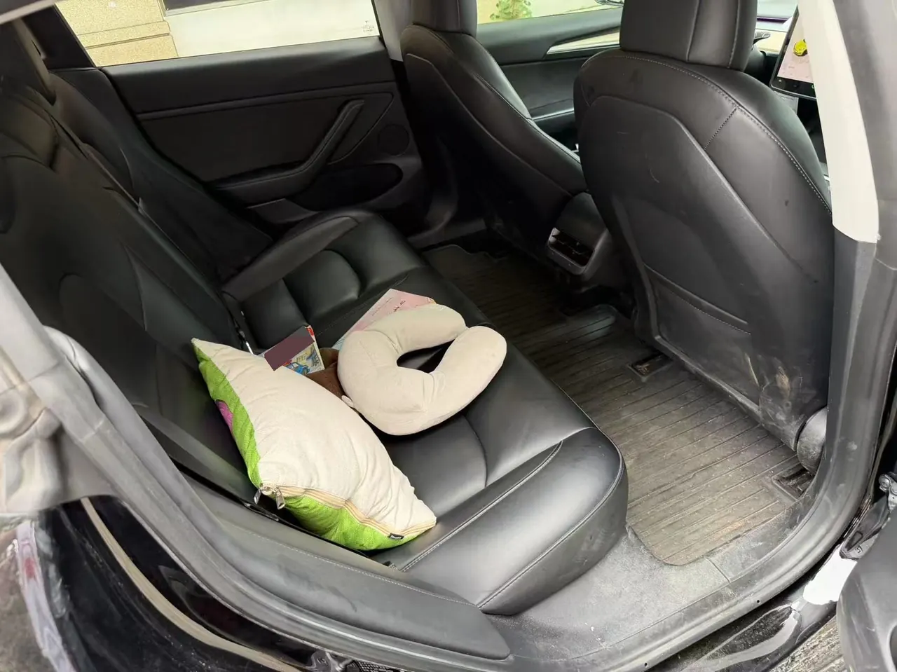 Tesla 2022 Model 3 rear-wheel drive version of automatic transmission 5