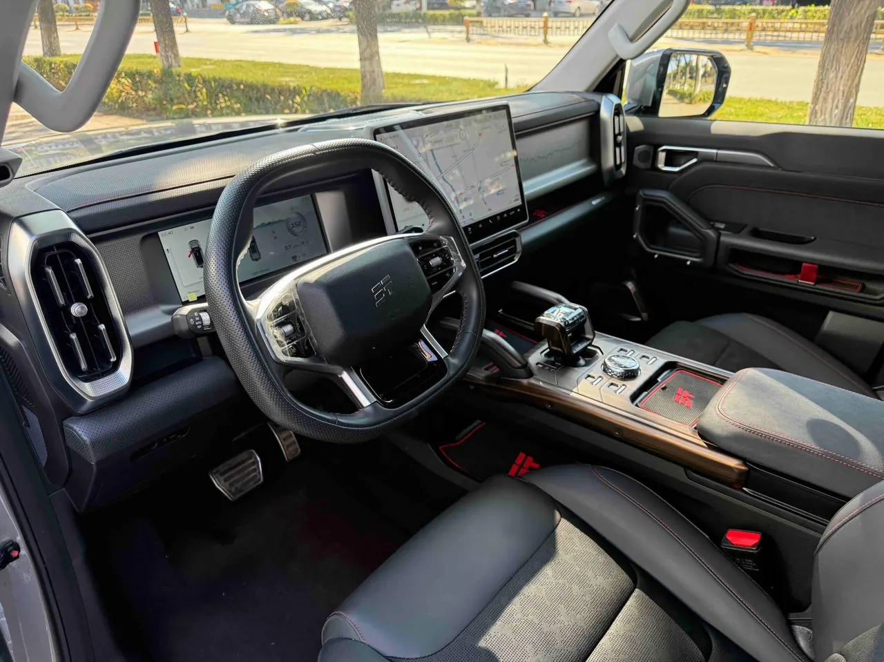 Jetour 2023 Traveler 2.0T Four-Wheel-Drive Cross-Country PRO Automatic 12