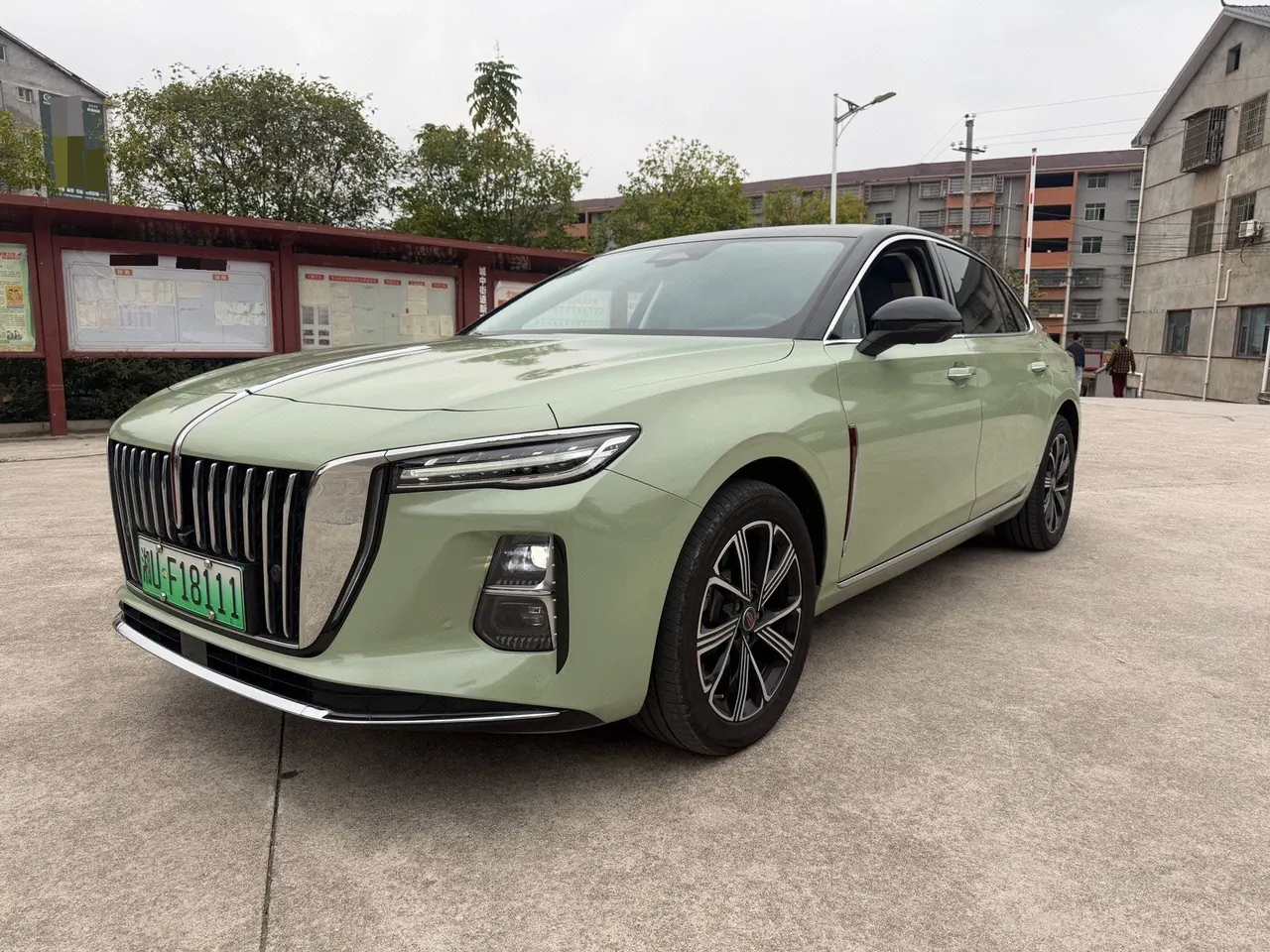 HongQi 2025 H5 PHEV 1.5T 170 Super Hybrid Automatic Gear - View 1