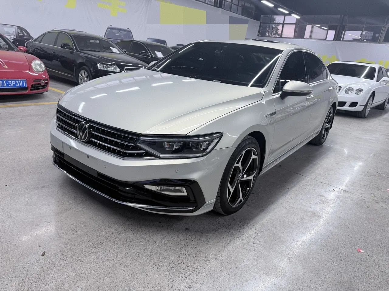 Volkswagen 2023 Magotan 2.0TSI 330TSI 2 million Commemorative Luxury Automatic Gear - View 1
