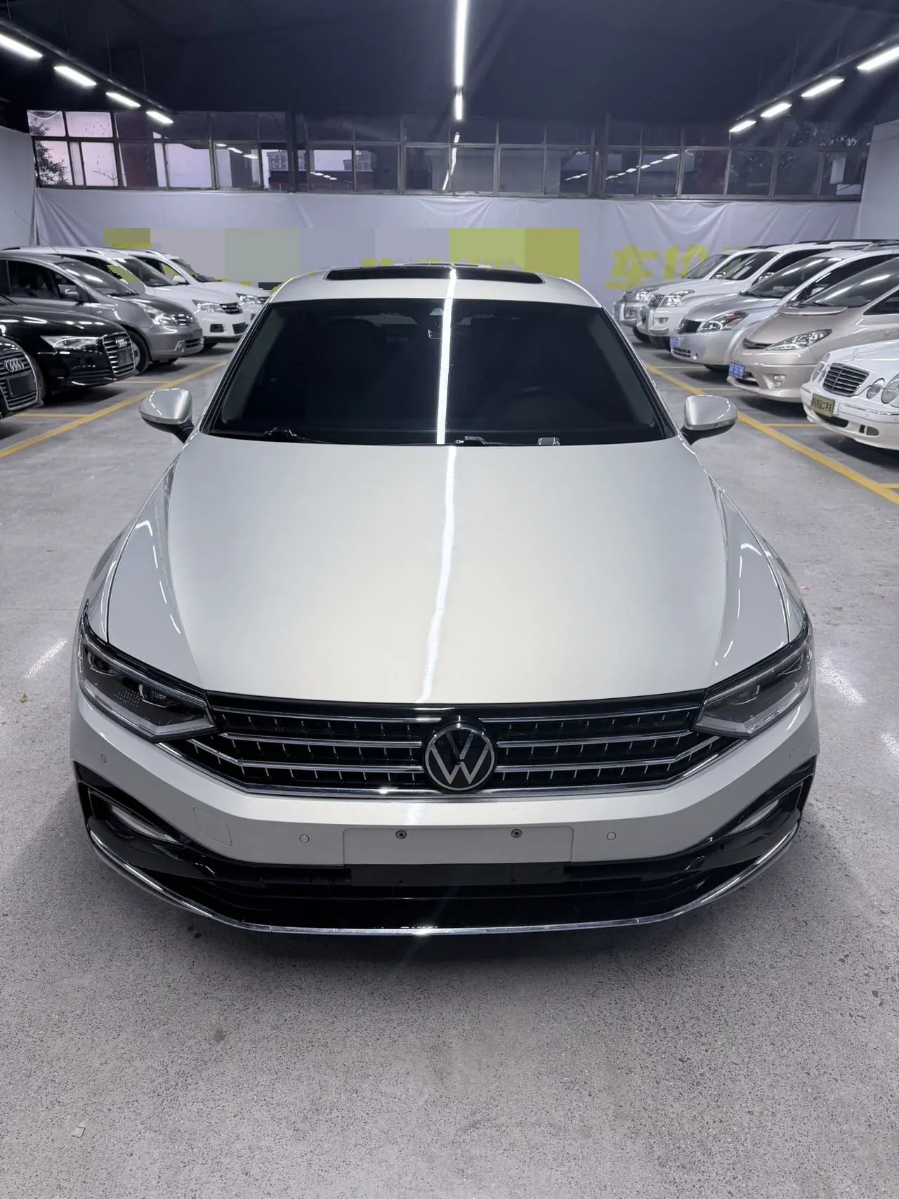 Volkswagen 2023 Magotan 2.0TSI 330TSI 2 million Commemorative Luxury Automatic Gear 2
