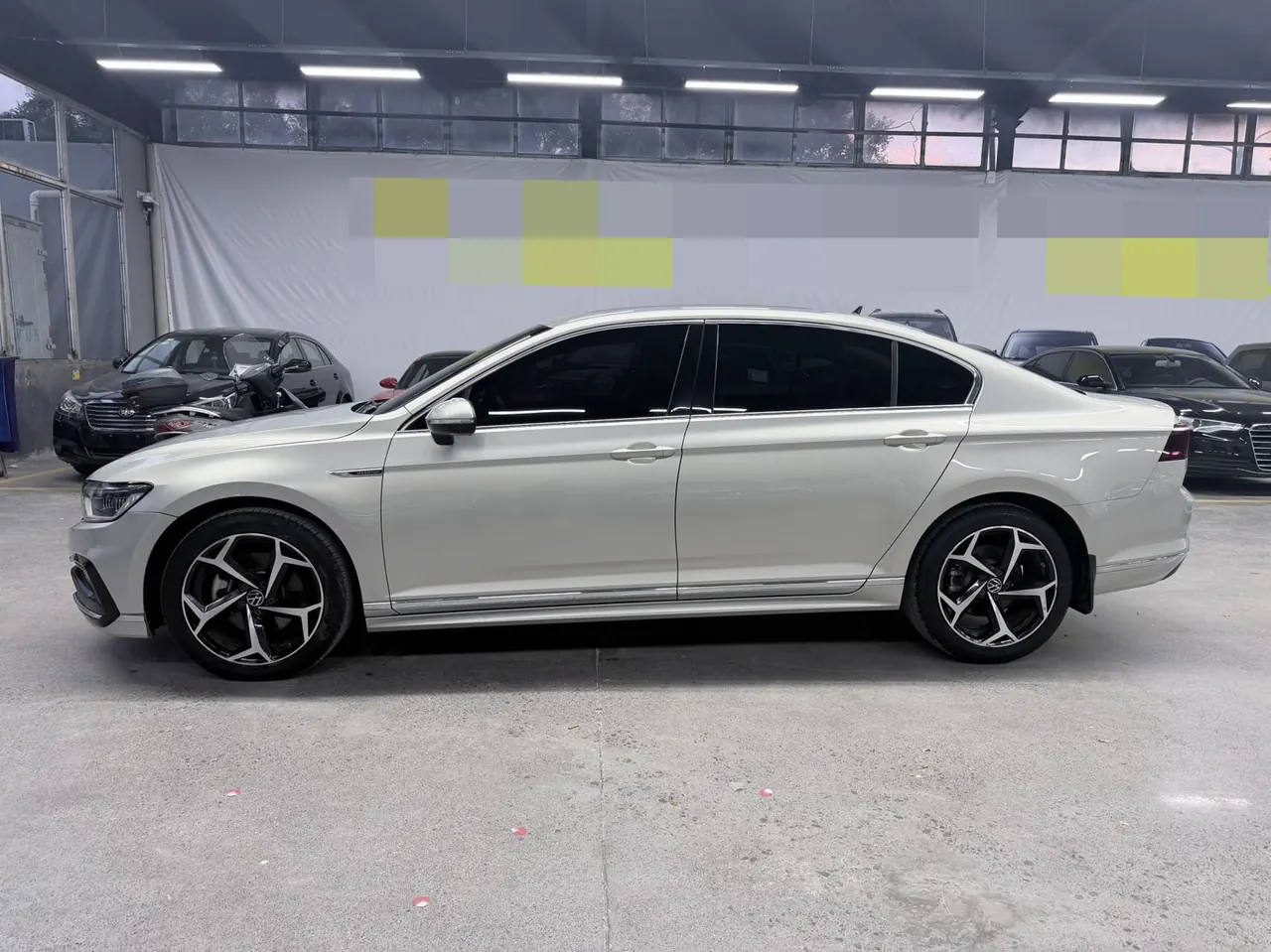 Volkswagen 2023 Magotan 2.0TSI 330TSI 2 million Commemorative Luxury Automatic Gear 3