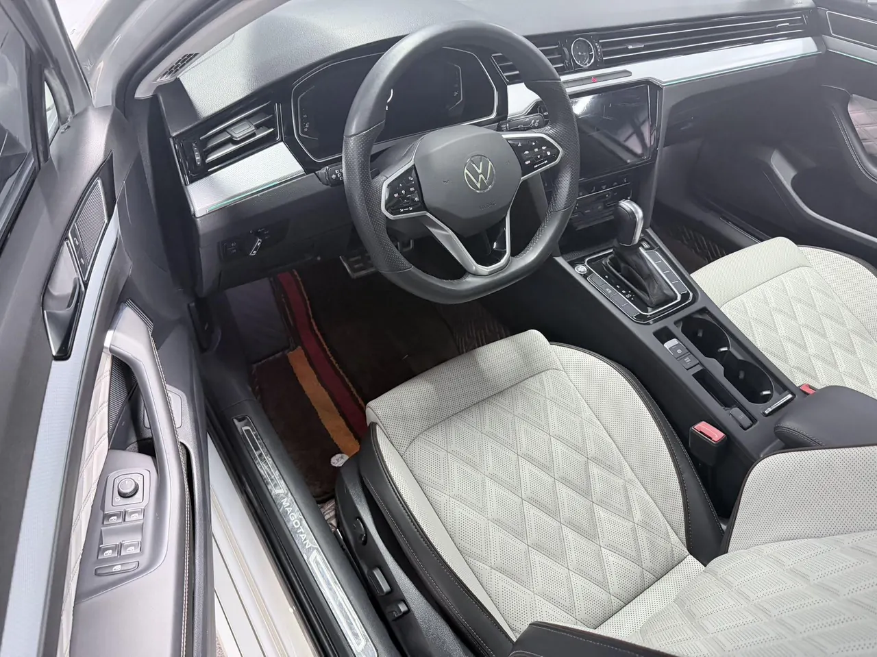 Volkswagen 2023 Magotan 2.0TSI 330TSI 2 million Commemorative Luxury Automatic Gear 4