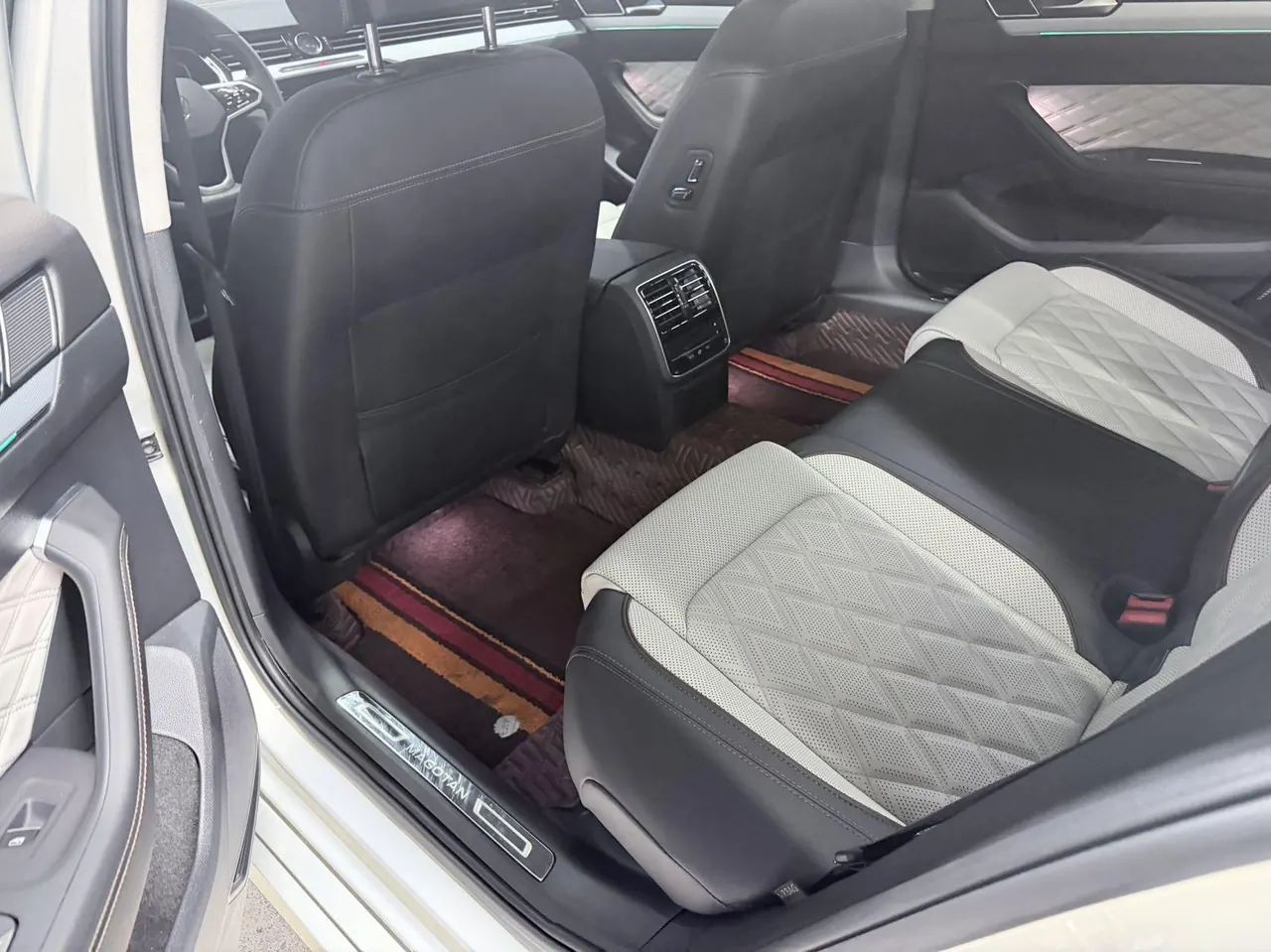 Volkswagen 2023 Magotan 2.0TSI 330TSI 2 million Commemorative Luxury Automatic Gear 5