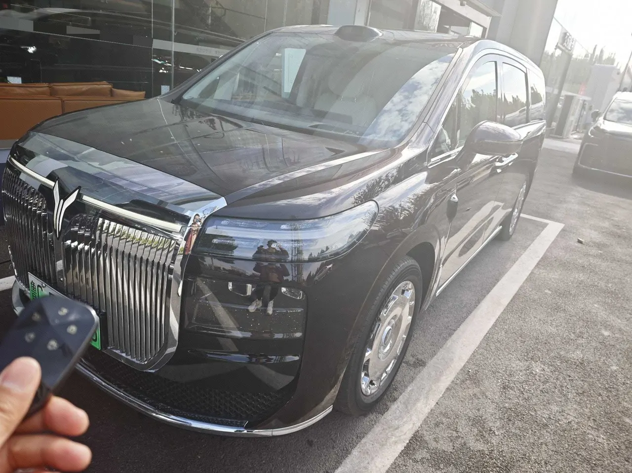 Voyah 2026 Dreamers 9 PHEV 1.5T Ultra Automatic - View 1