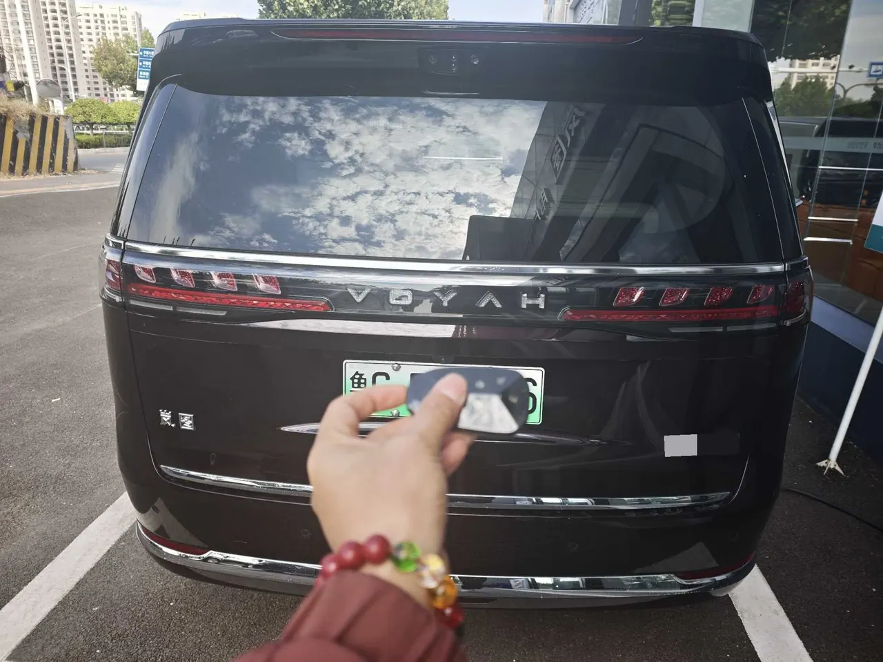 Voyah 2026 Dreamers 9 PHEV 1.5T Ultra Automatic 3