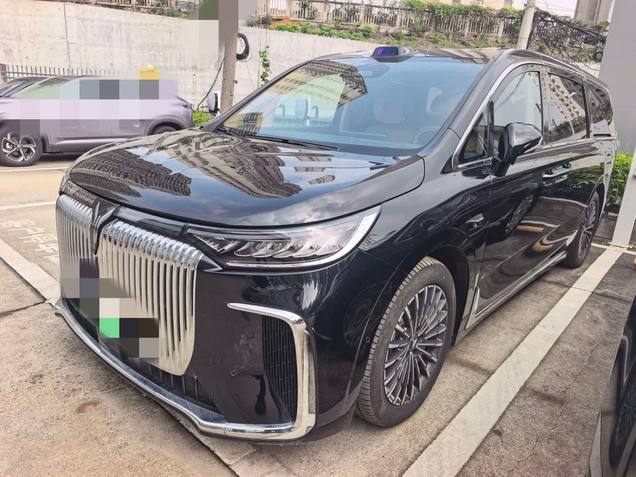 Voyah 2025 dreamers PHEV 1.5T four-wheel drive flagship dry Kun version automatic gear - View 1