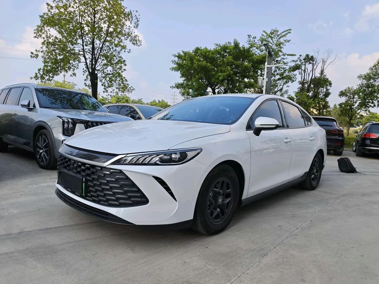 BYD 2025 Qin PLUS DM-i 1.5 stepless intelligent driving version 55KM leading automatic gear - View 1