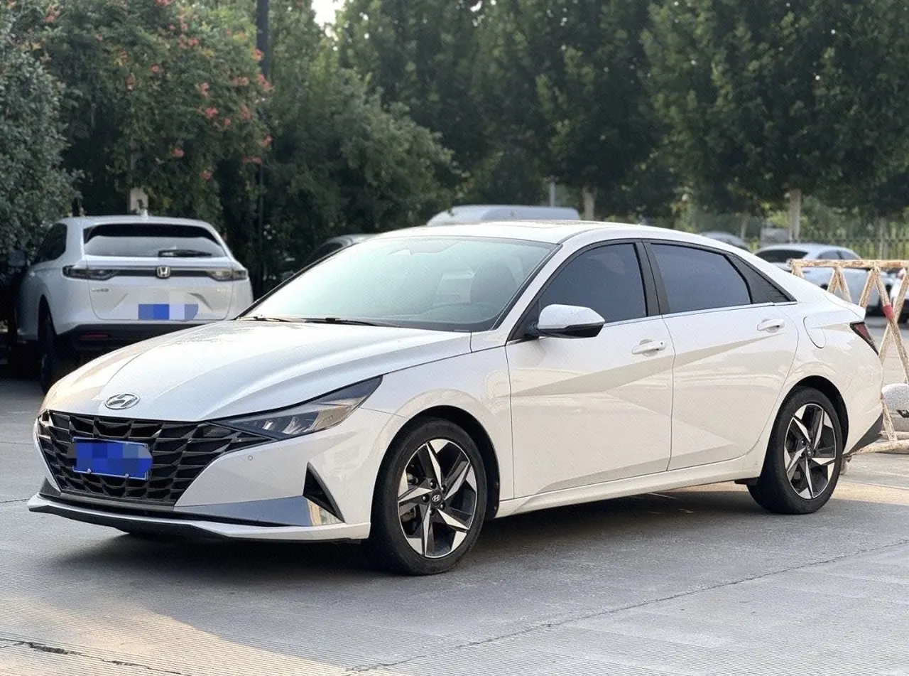 Hyundai 2022 Elantra -3-compartment 1.5 stepless LUX premium automatic gear - View 1