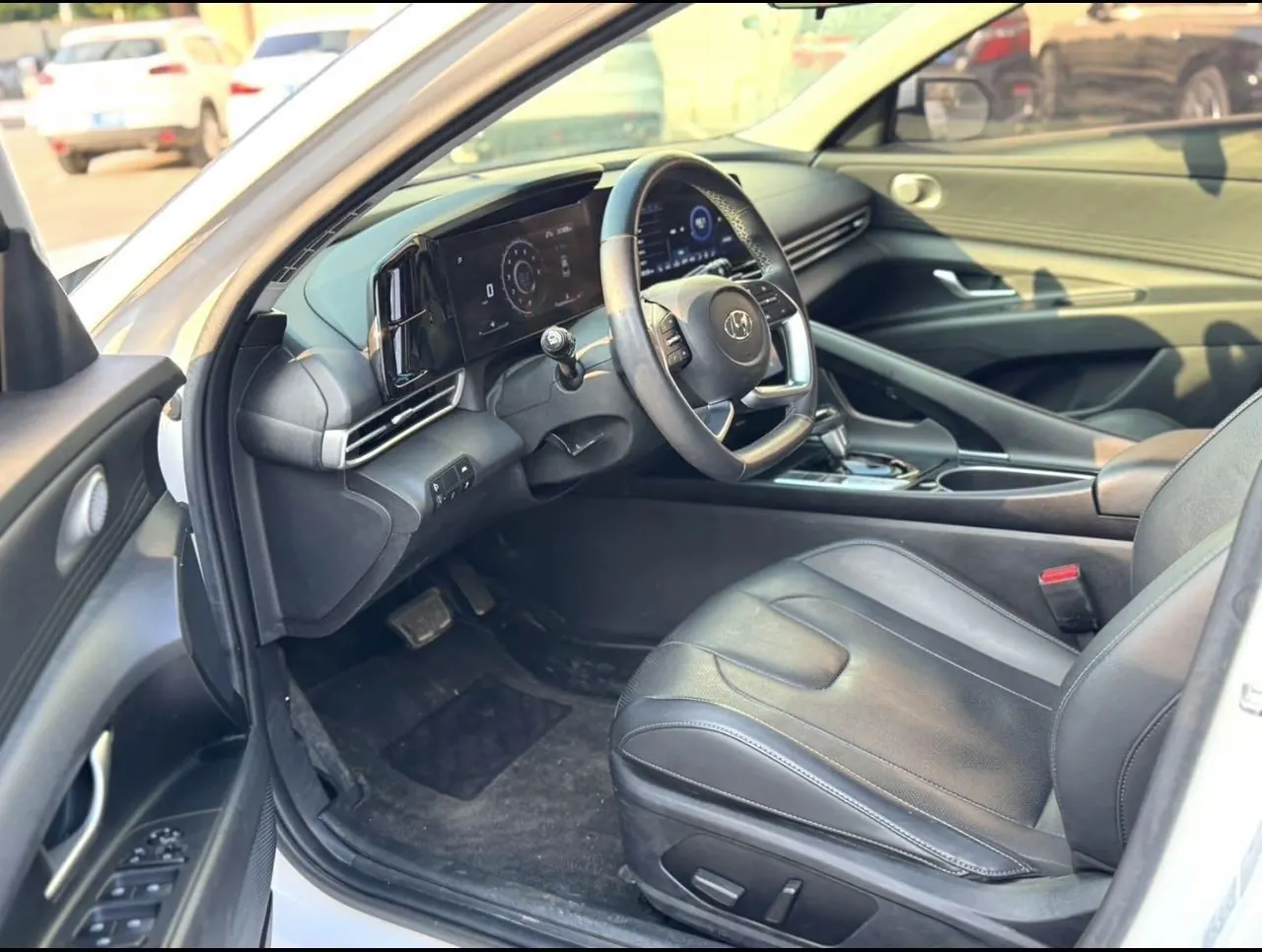Hyundai 2022 Elantra -3-compartment 1.5 stepless LUX premium automatic gear 3