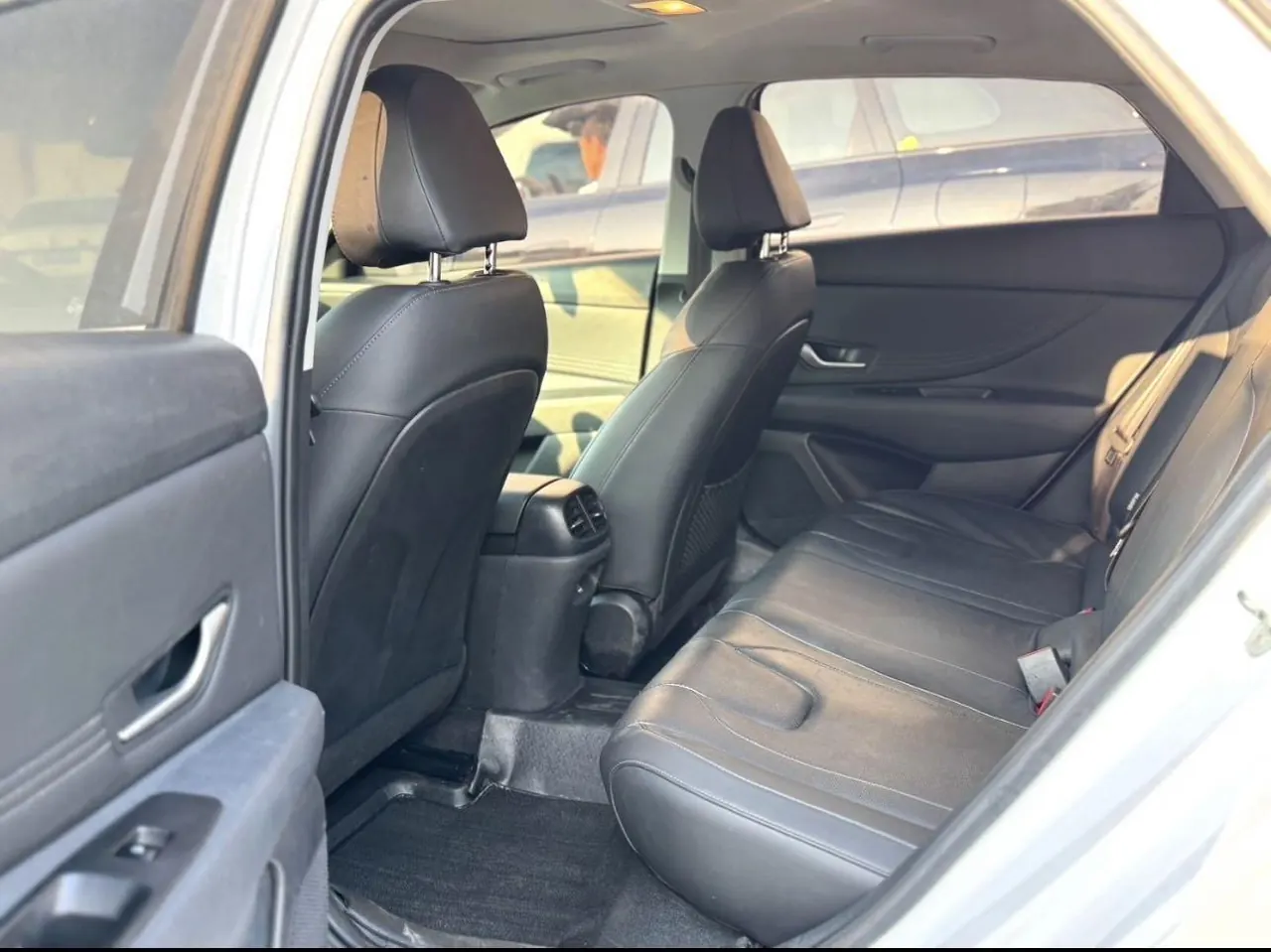 Hyundai 2022 Elantra -3-compartment 1.5 stepless LUX premium automatic gear 4