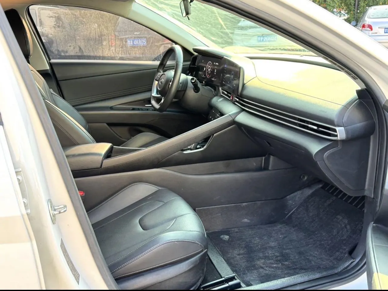 Hyundai 2022 Elantra -3-compartment 1.5 stepless LUX premium automatic gear 6