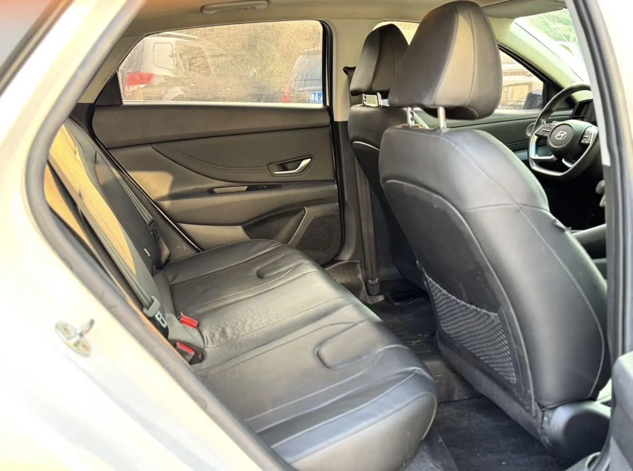 Hyundai 2022 Elantra -3-compartment 1.5 stepless LUX premium automatic gear 7