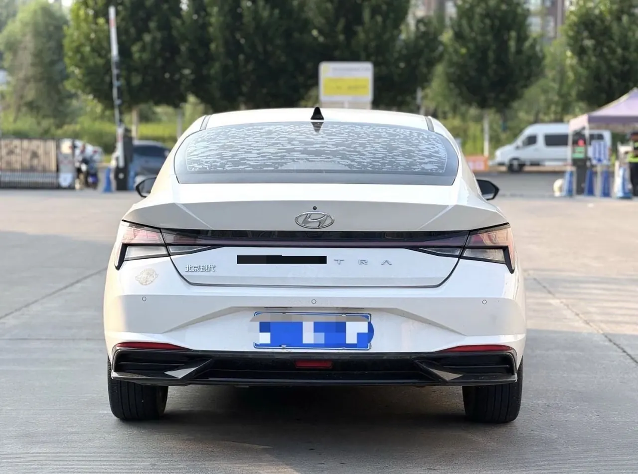 Hyundai 2022 Elantra -3-compartment 1.5 stepless LUX premium automatic gear 8