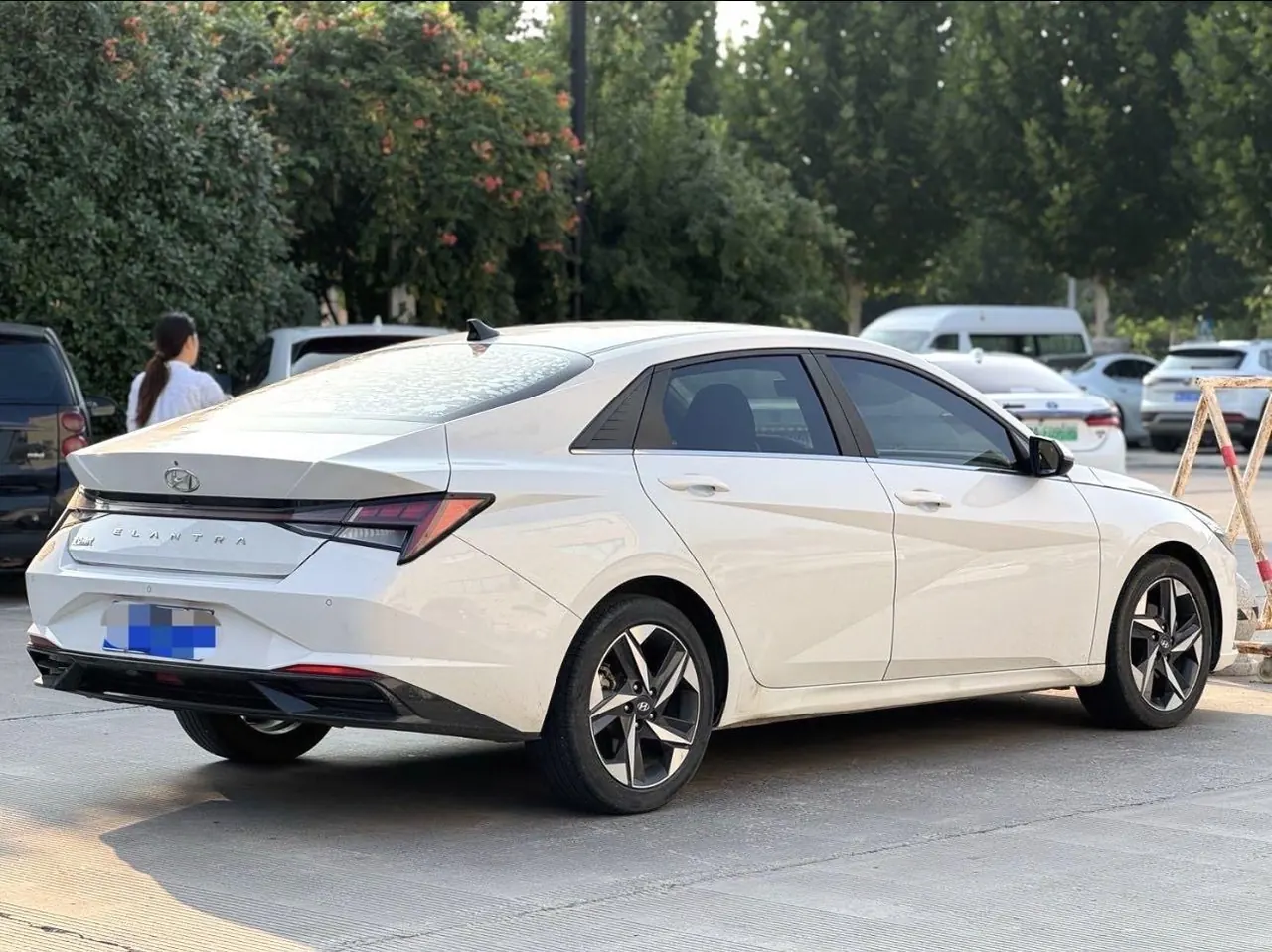 Hyundai 2022 Elantra -3-compartment 1.5 stepless LUX premium automatic gear 9