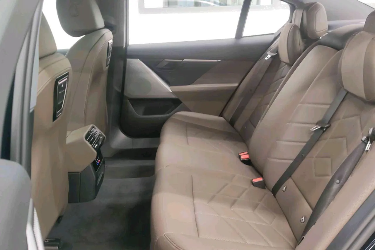BMW 2025 i5 eDrive 35L M sports suit automatic gear 8