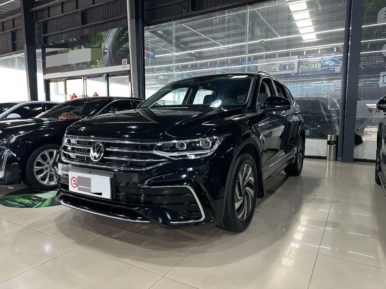 Volkswagen 2024 Tiguan L R-Line 2.0TSI 330TSI Two‑wheel‑drive R‑Line Dragon Glory Edition Automatic - View 1